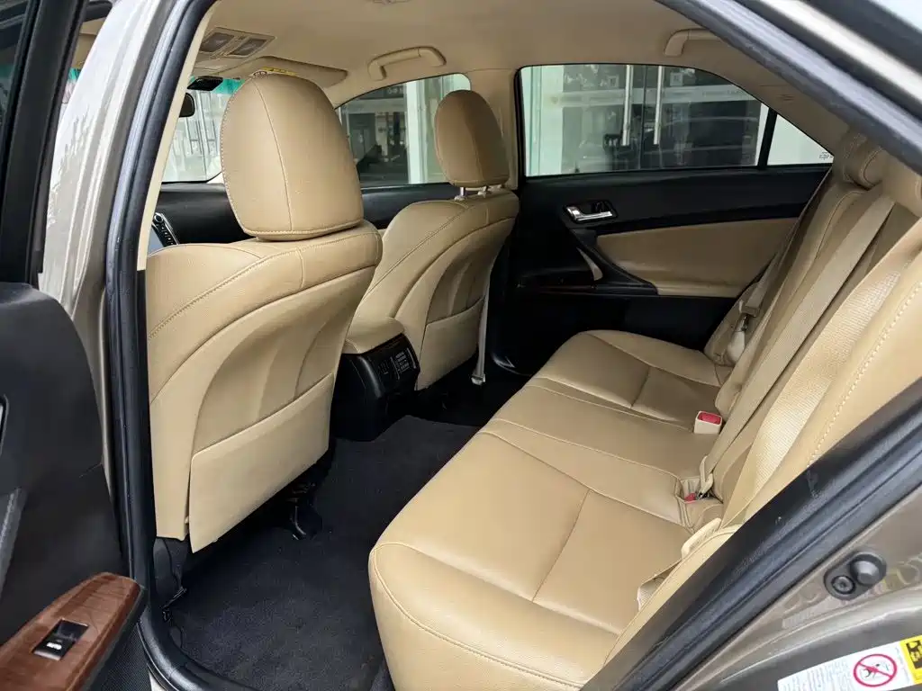 Toyota Reiz — миниатюра 7