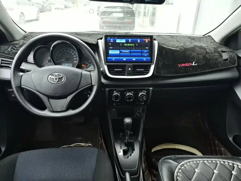 Toyota Yaris L — миниатюра 10