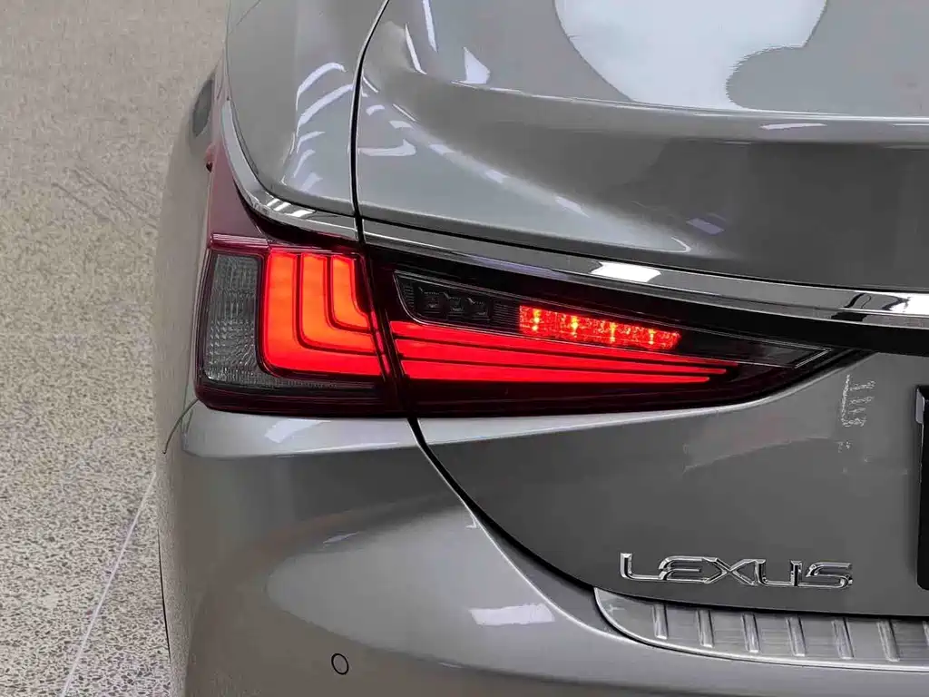 Lexus ES — миниатюра 5
