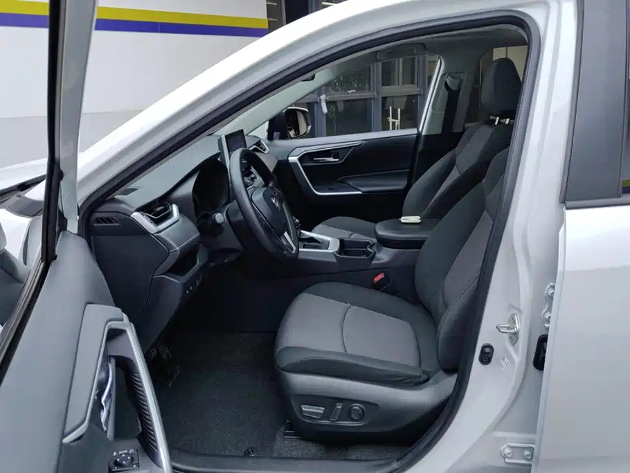 Toyota RAV4 — миниатюра 9