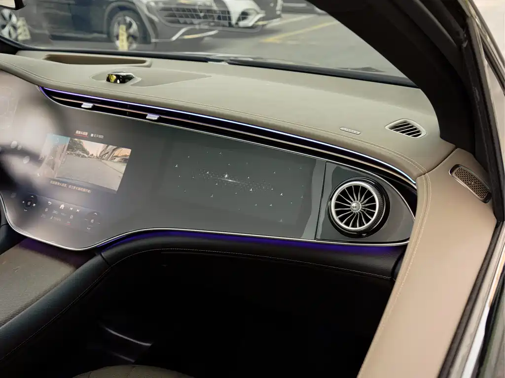 Mercedes-Benz EQE SUV — миниатюра 15
