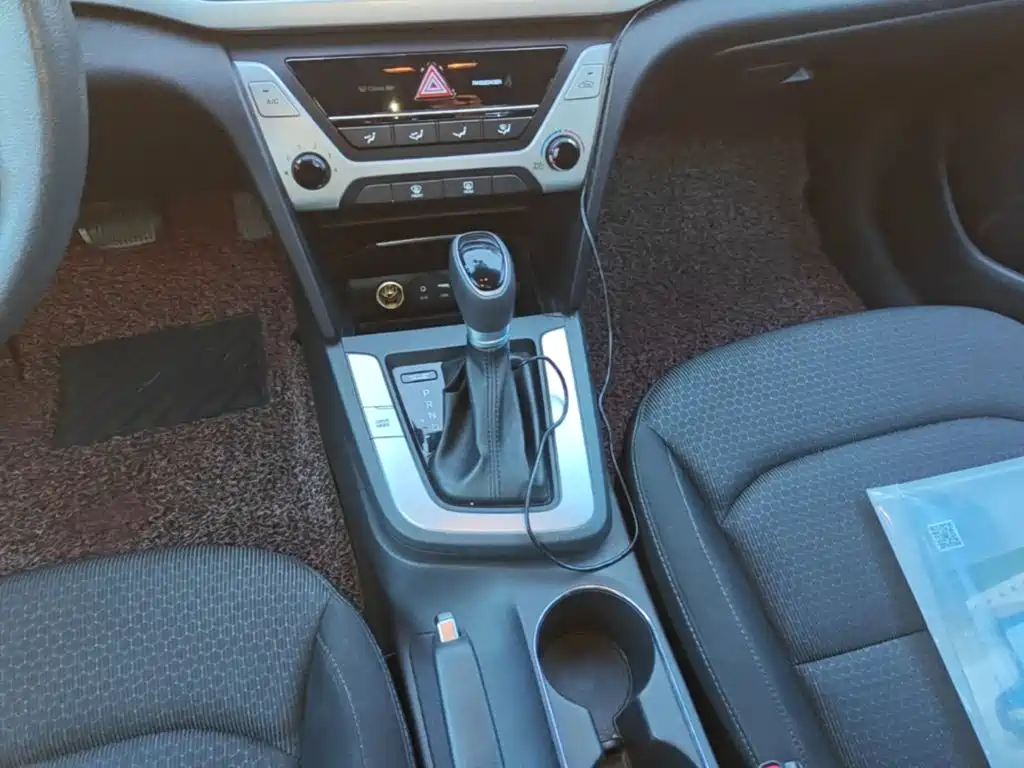Hyundai Elantra — миниатюра 14