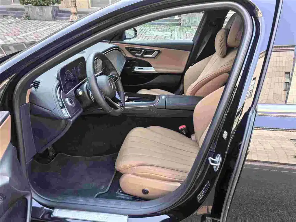 Mercedes-Benz E-Class — миниатюра 8