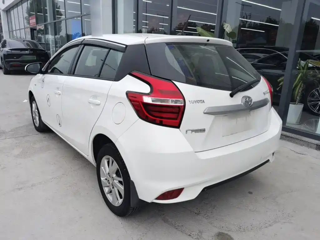 Toyota Yaris L — миниатюра 5