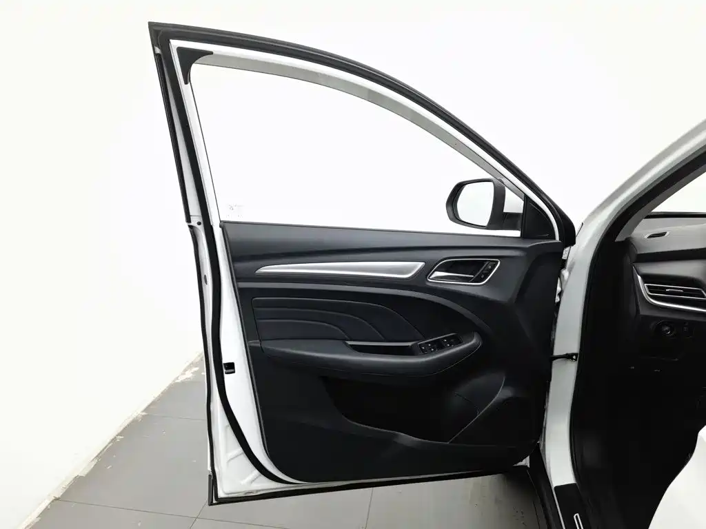 Roewe RX3 — миниатюра 8