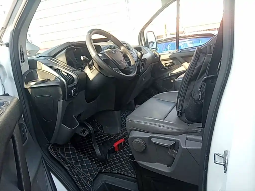 Ford Transit — миниатюра 16