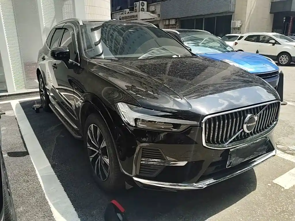 Volvo XC60 2025 B5 Luxury