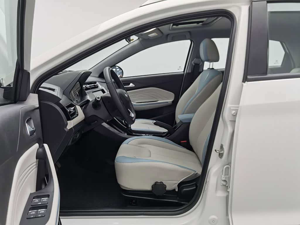 CHERY Tiggo 3x 1.5 л 2023 г. Белый, пробег 19800 км