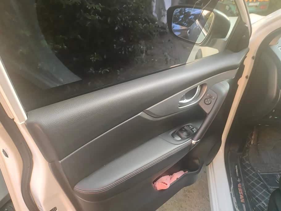 Nissan Qashqai 2.0 л 2021 г. Белый, пробег 24900 км
