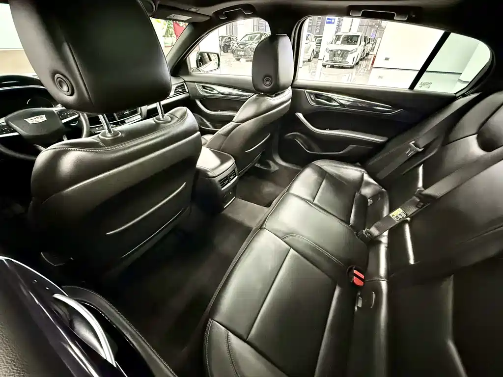 Cadillac CT5 — миниатюра 8