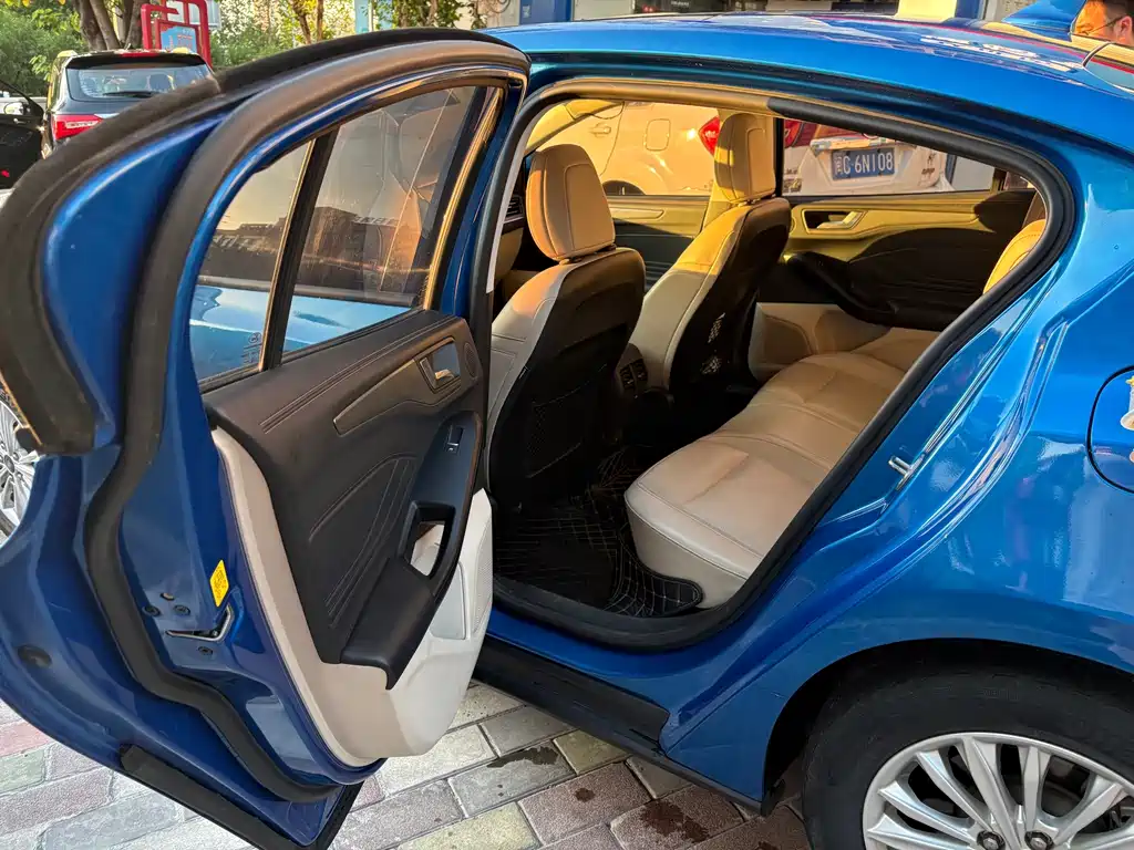 Ford Focus — миниатюра 10