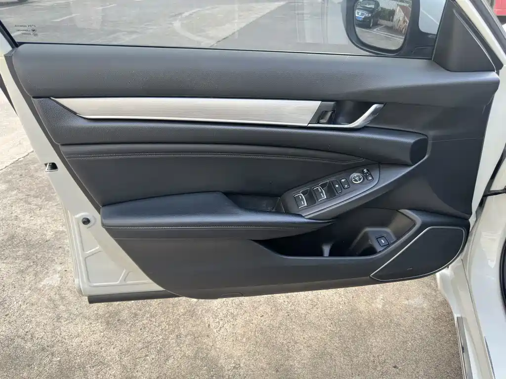 Honda Accord — миниатюра 12