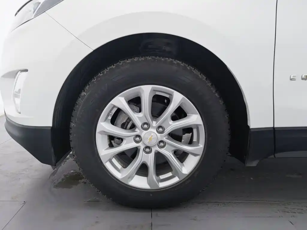 Chevrolet Equinox — миниатюра 17