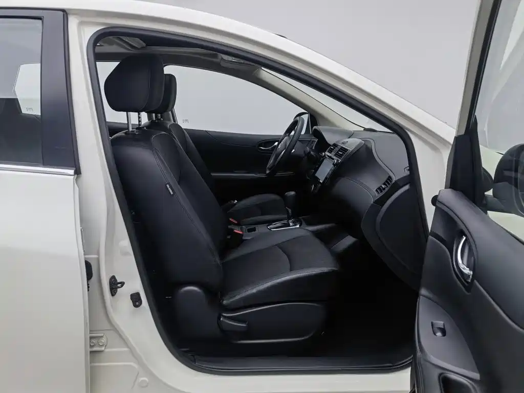 Nissan Tiida — миниатюра 23