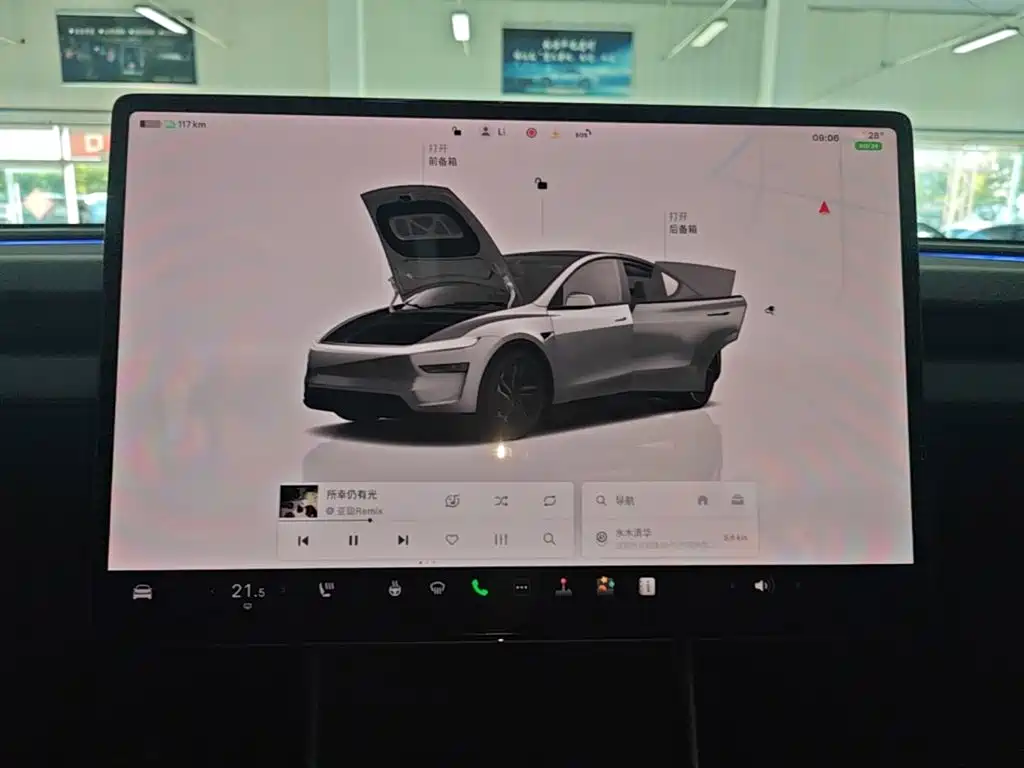 Tesla Model Y — миниатюра 13