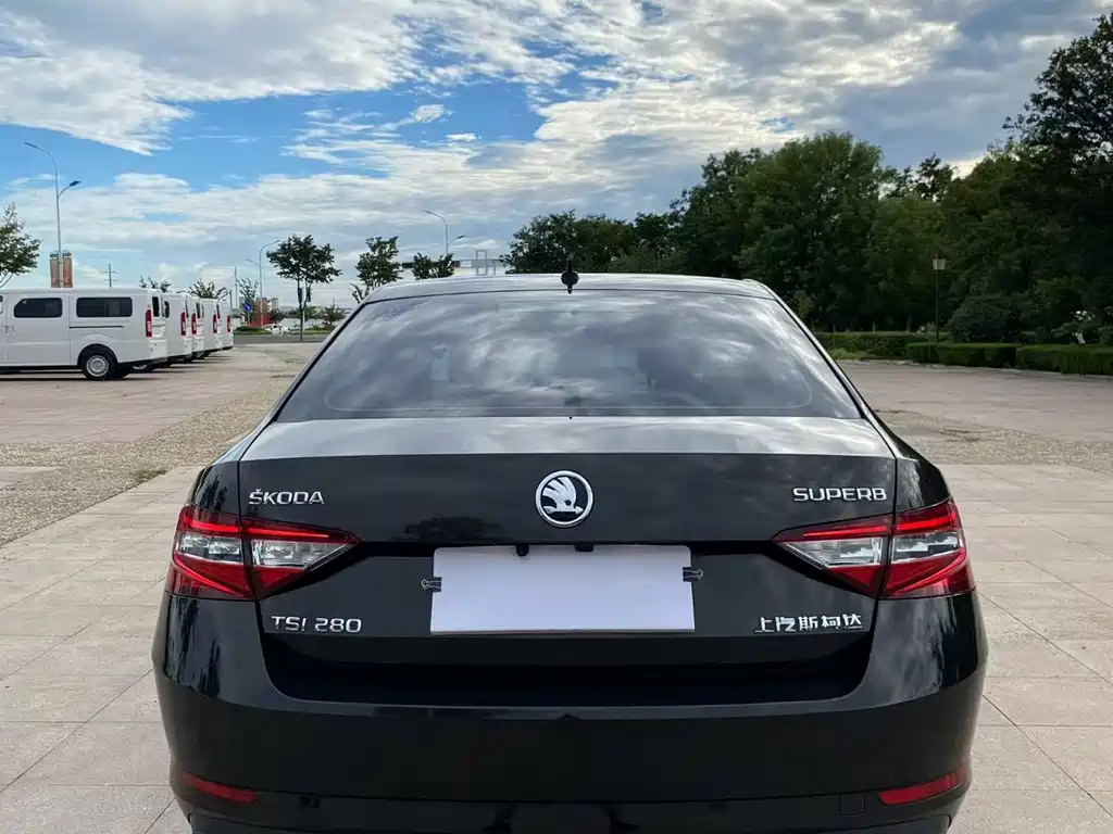Skoda Superb — миниатюра 8