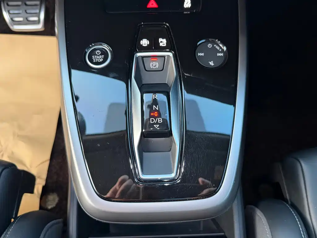 Audi Q4 e-tron — миниатюра 22