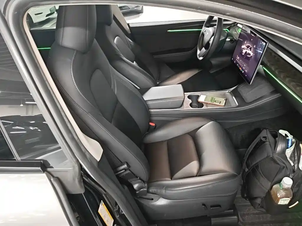 Tesla Model Y — миниатюра 25