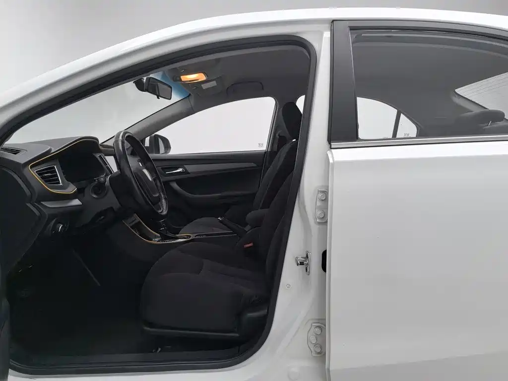 Roewe 360 — миниатюра 10