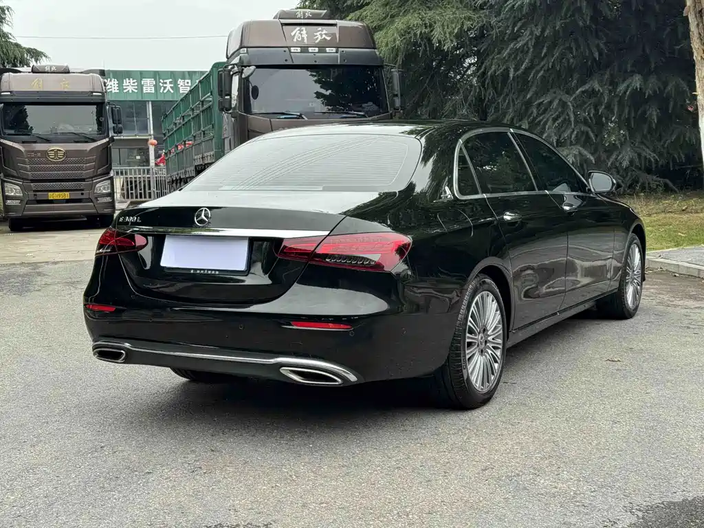 Mercedes-Benz E-Class — миниатюра 9
