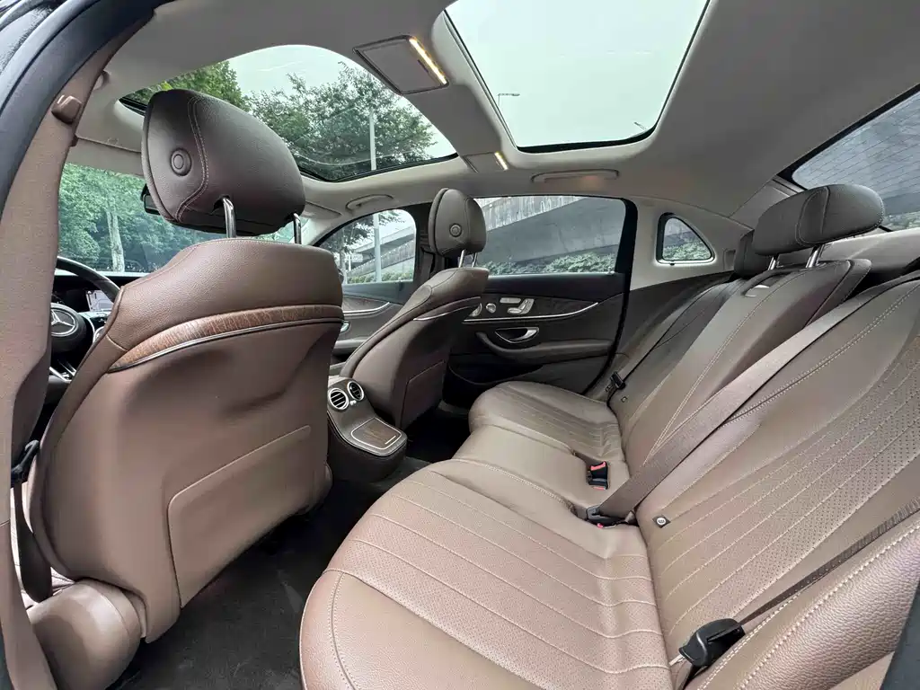 Mercedes-Benz E-Class — миниатюра 4