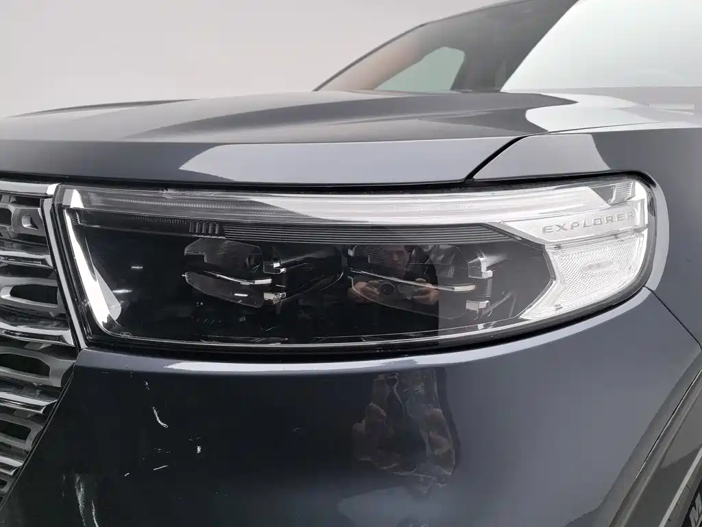Ford Explorer — миниатюра 7