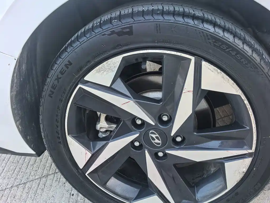 Hyundai Elantra — миниатюра 16
