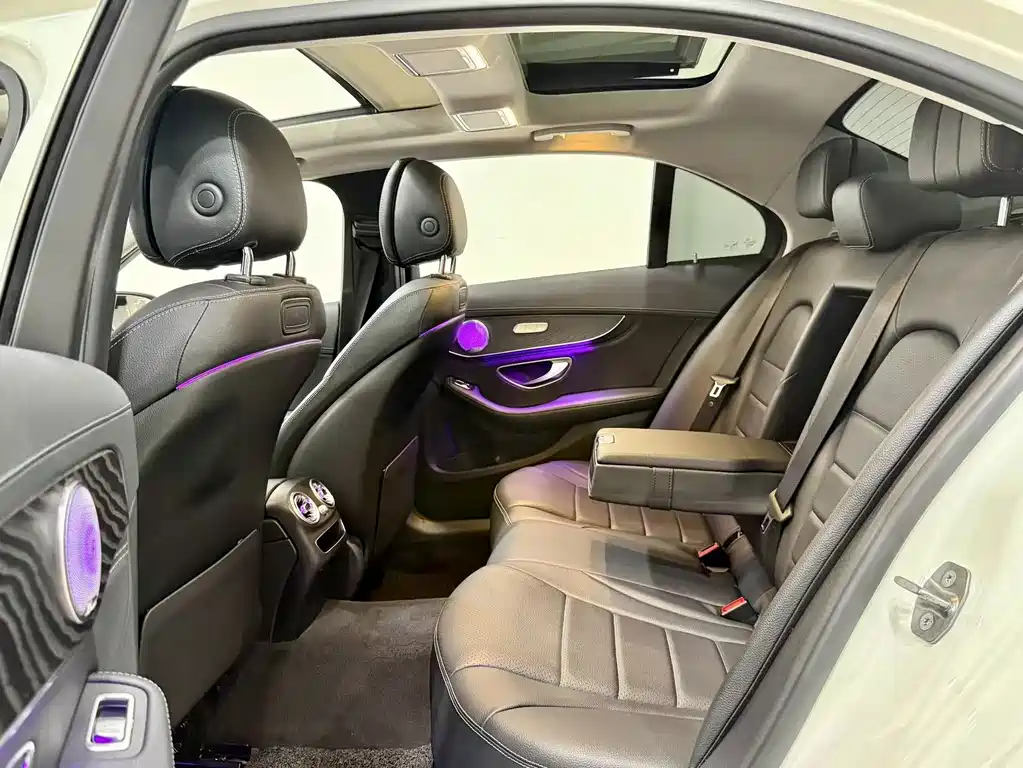 Mercedes-Benz C-Class — миниатюра 6