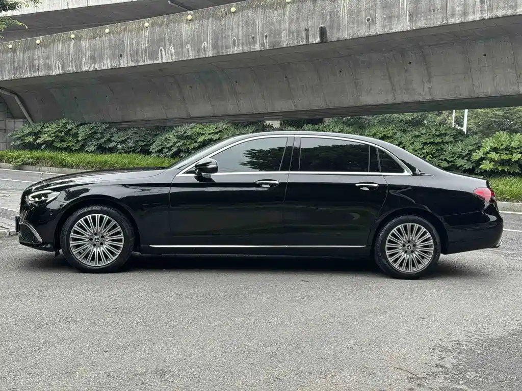 Mercedes-Benz E-Class — миниатюра 7