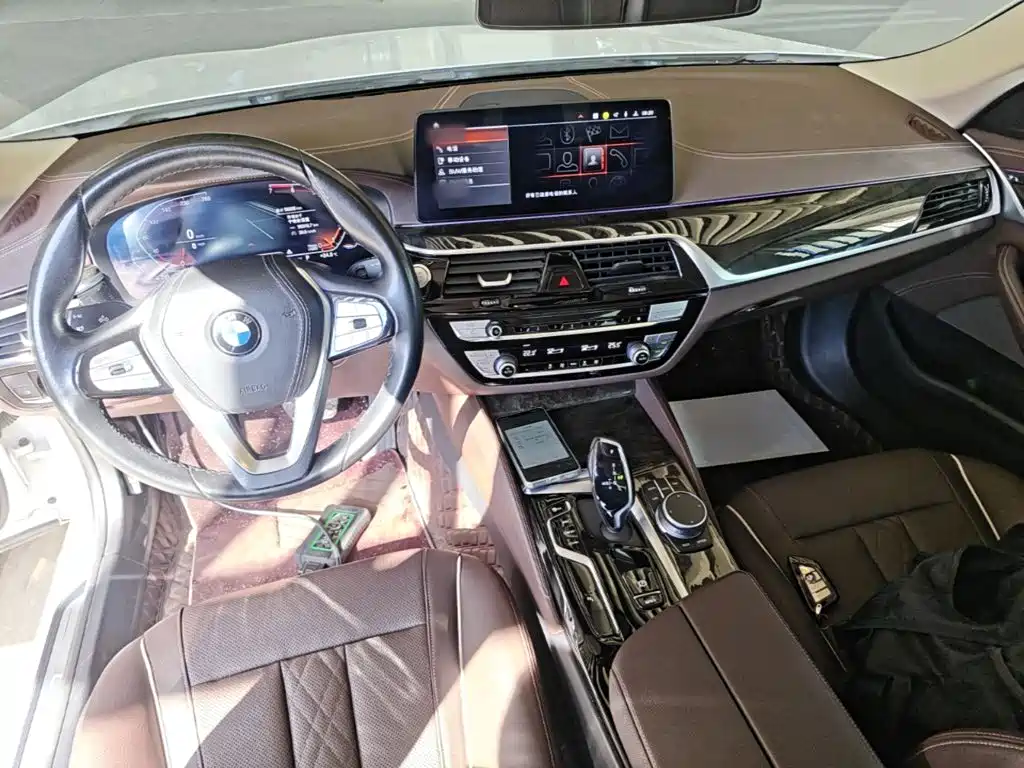 BMW 5 Series — миниатюра 10
