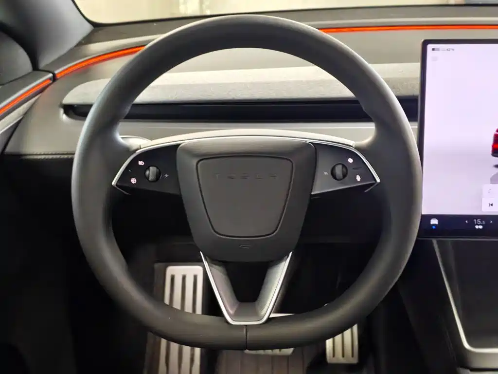 Tesla Model Y L — миниатюра 11