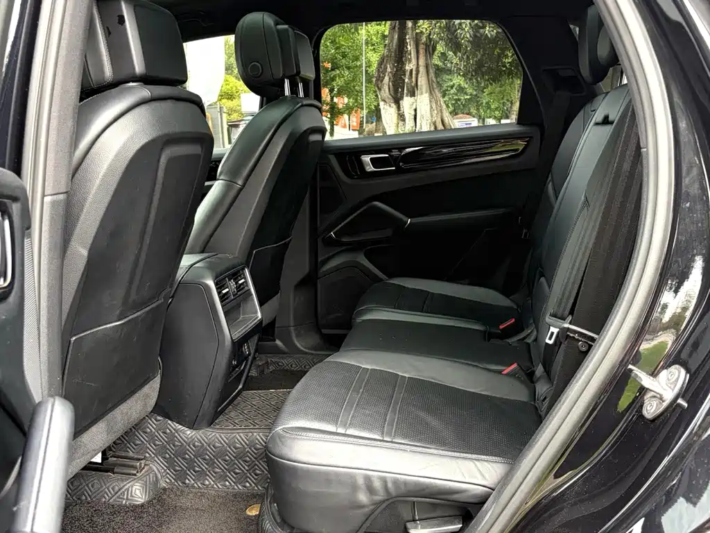 Porsche Cayenne — миниатюра 4