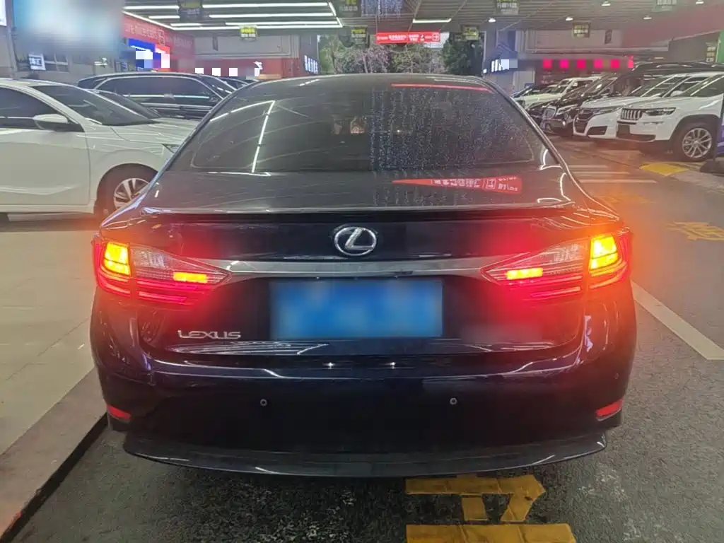Lexus ES — миниатюра 6