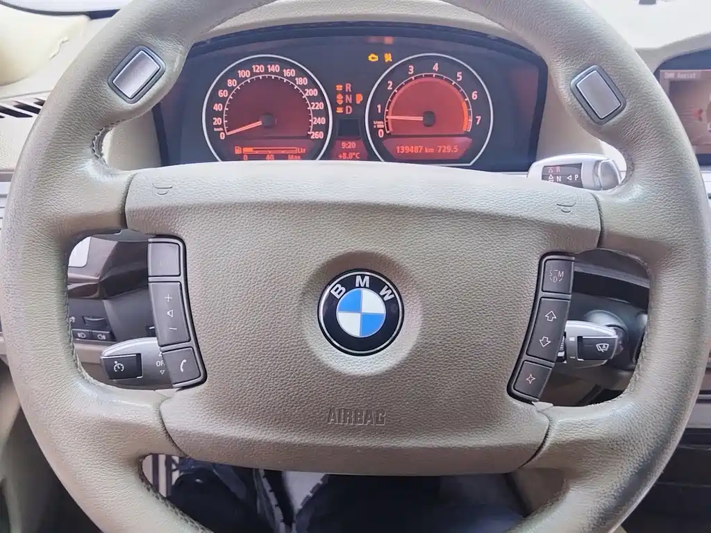 BMW 7 Series — миниатюра 11