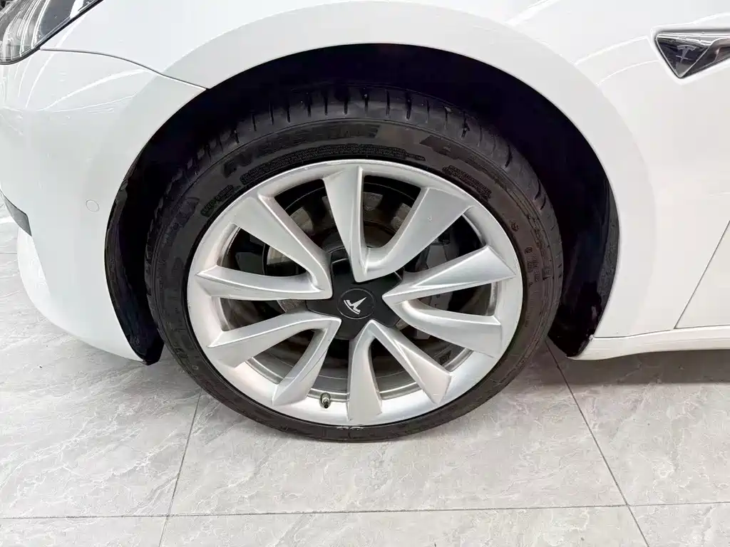 Tesla Model 3 — миниатюра 20