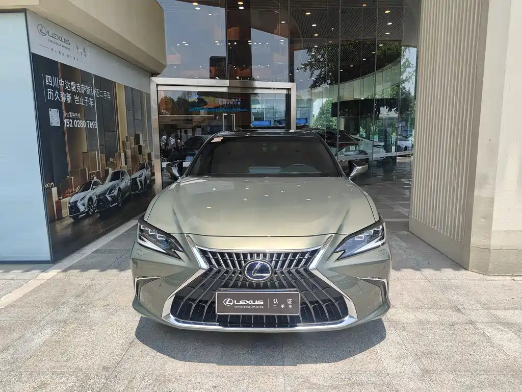 Lexus ES 2022