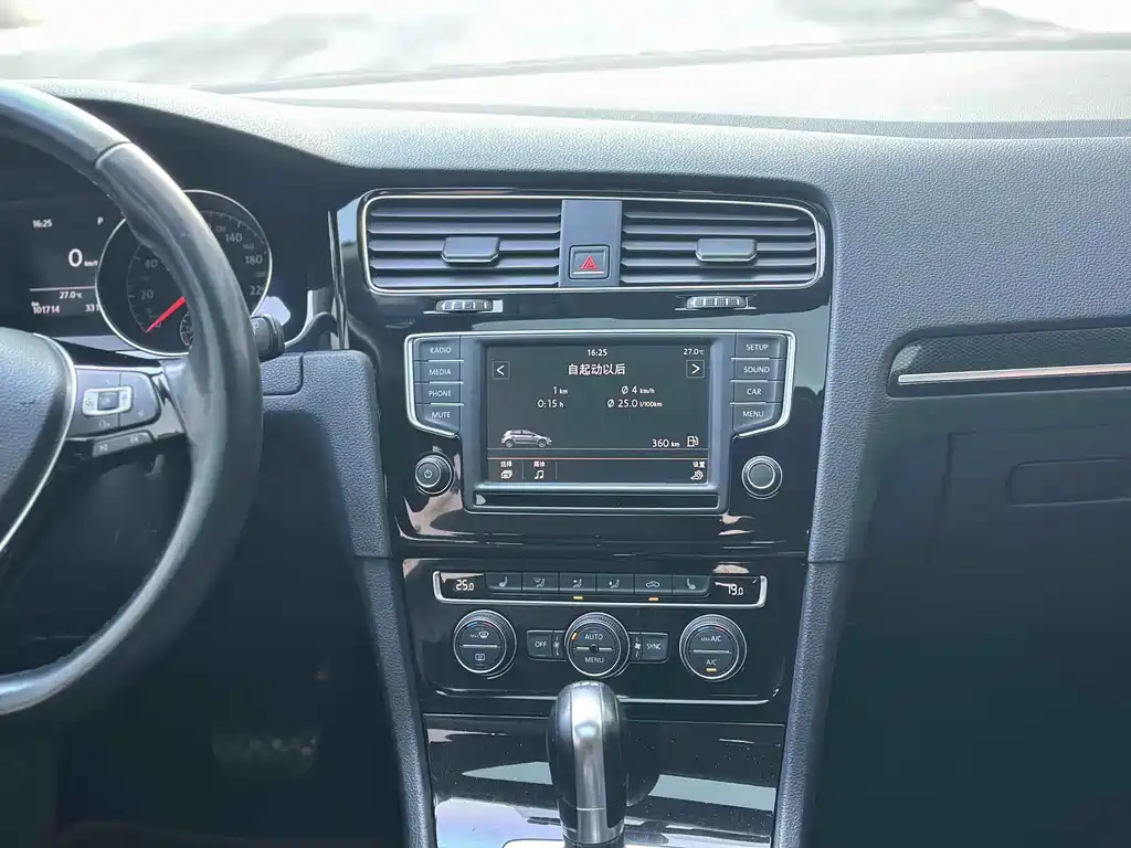 Volkswagen Golf — миниатюра 9