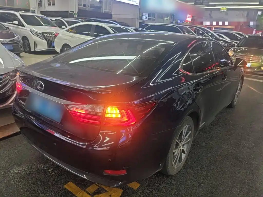 Lexus ES — миниатюра 7
