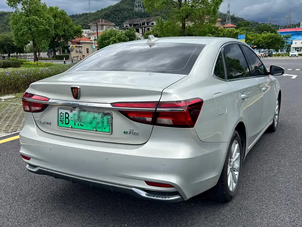 Roewe i6 New Energy — миниатюра 4