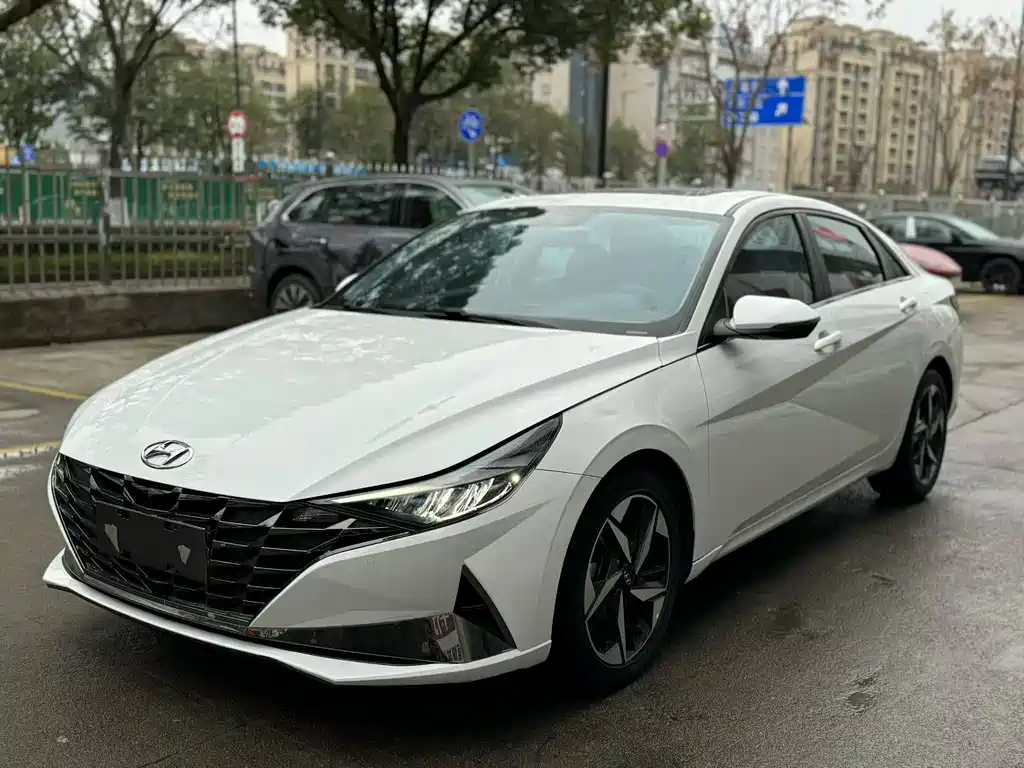 HYUNDAI ELANTRA