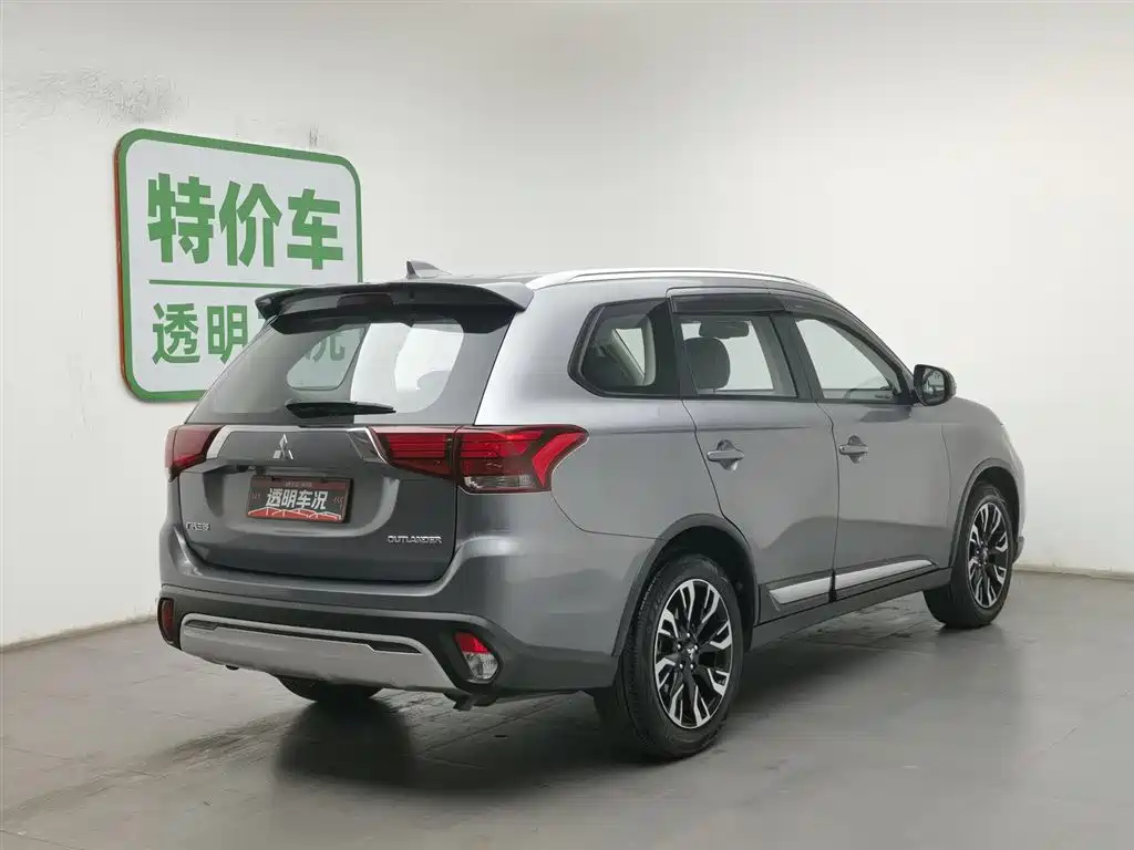 MITSUBISHI OUTLANDER
