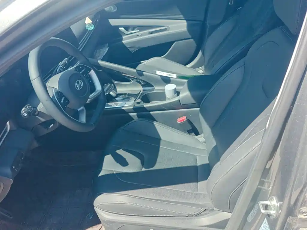 Hyundai Elantra — миниатюра 7
