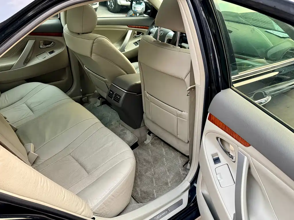 Toyota Camry — миниатюра 17