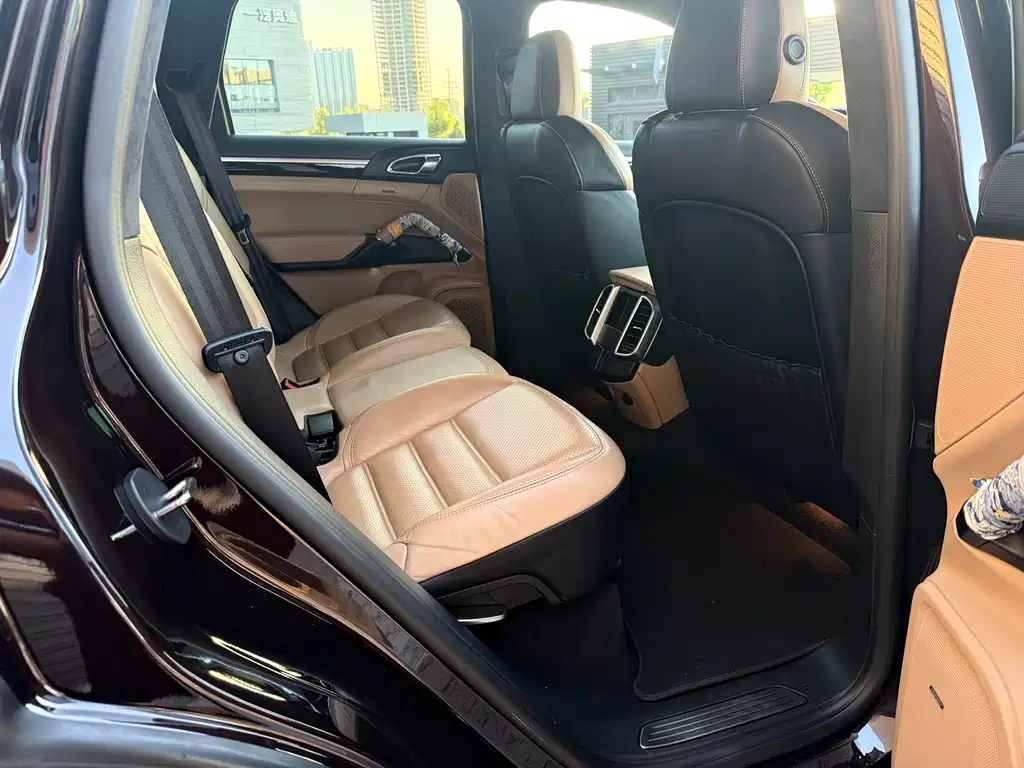 Porsche Cayenne — миниатюра 18
