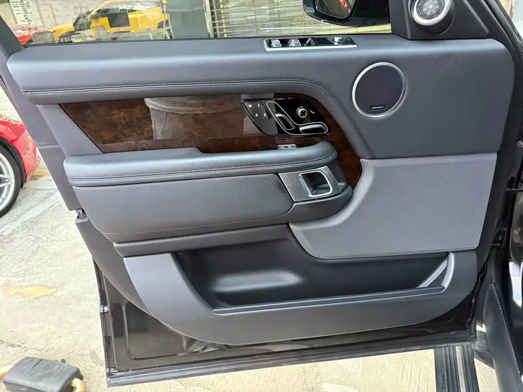 Land Rover Range Rover — миниатюра 8