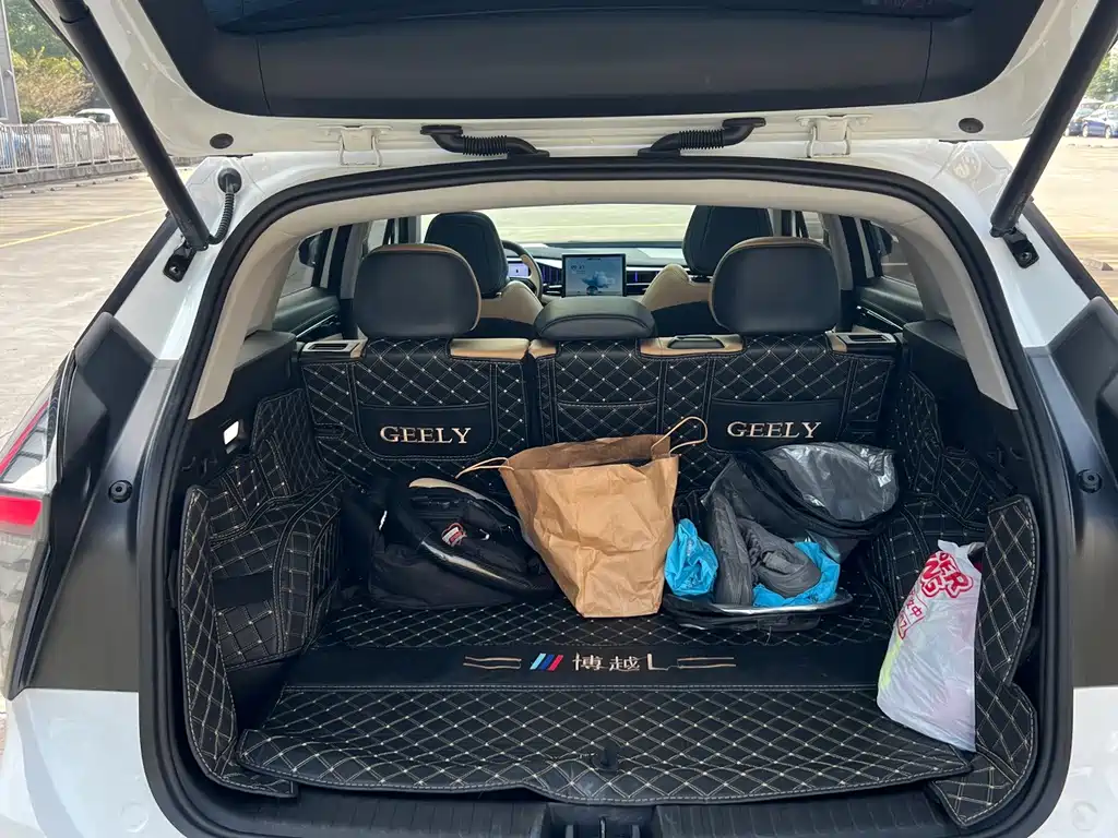 Geely Boyue L — миниатюра 12