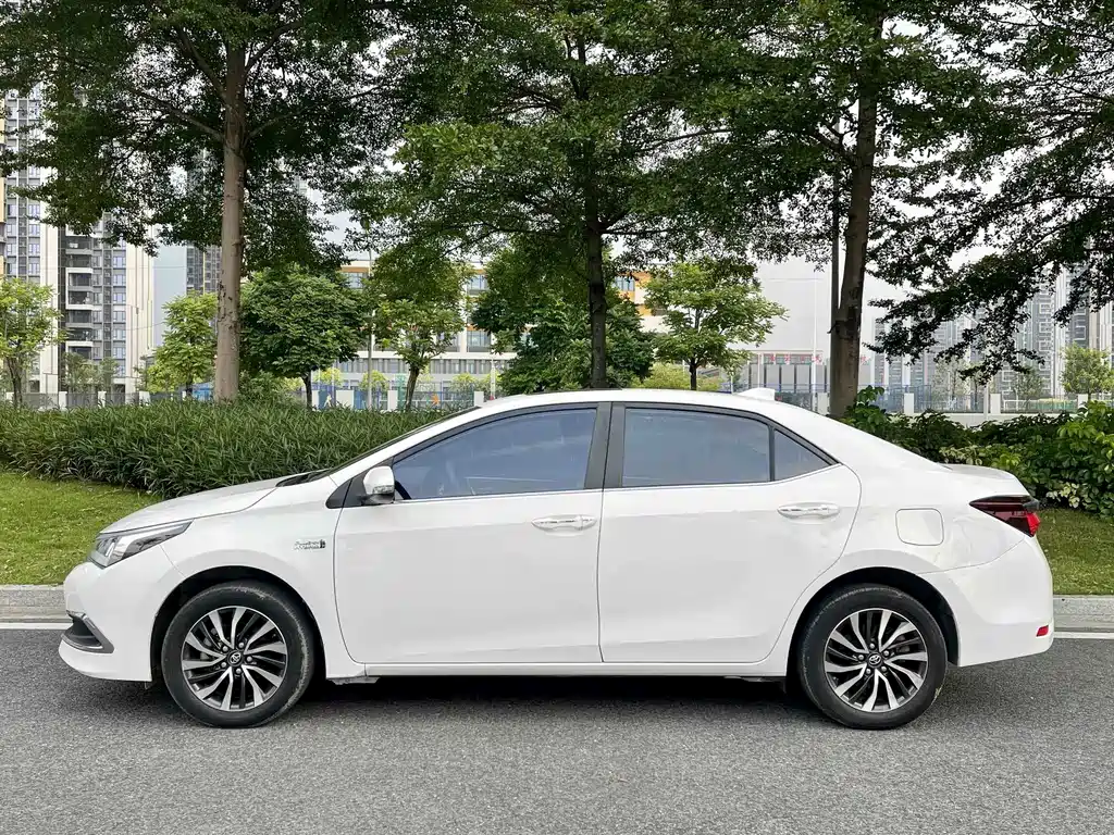 Toyota Corolla Hybrid — миниатюра 5