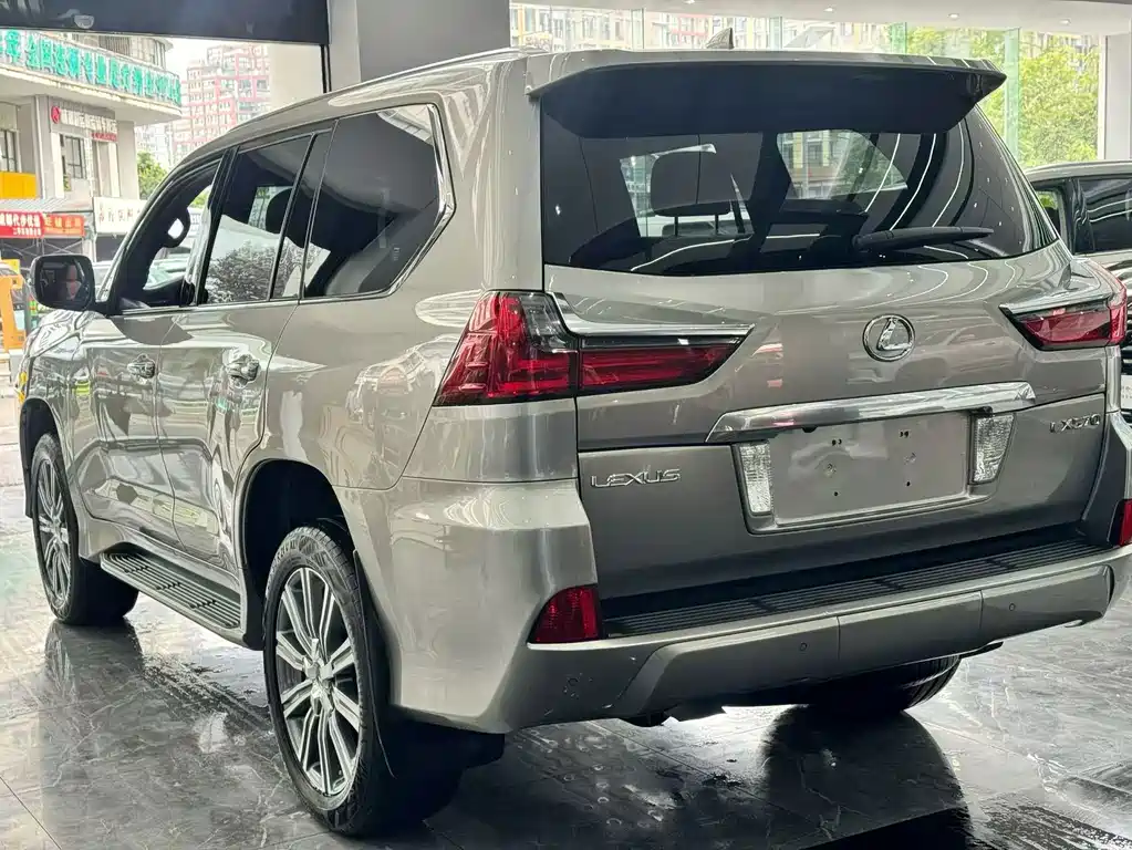 Lexus LX — миниатюра 8