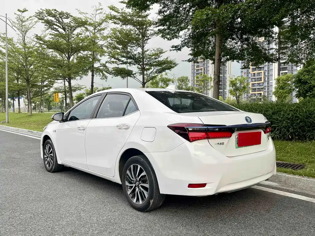 Toyota Corolla Hybrid — миниатюра 6