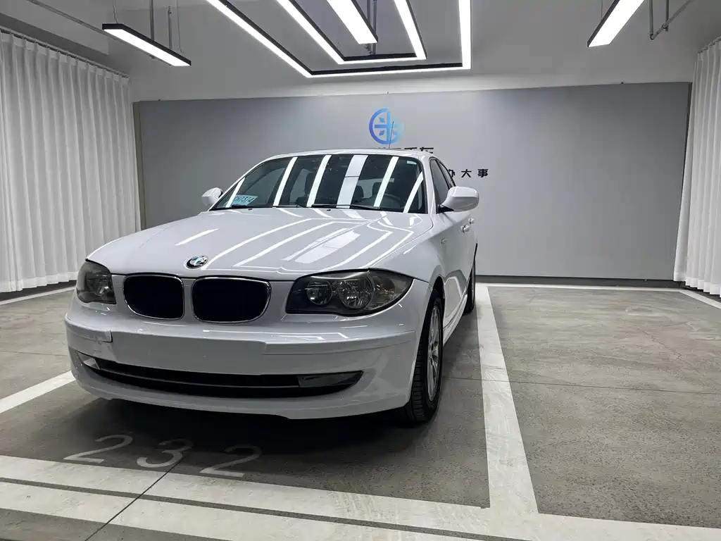 BMW 1 Series (Import) 2011